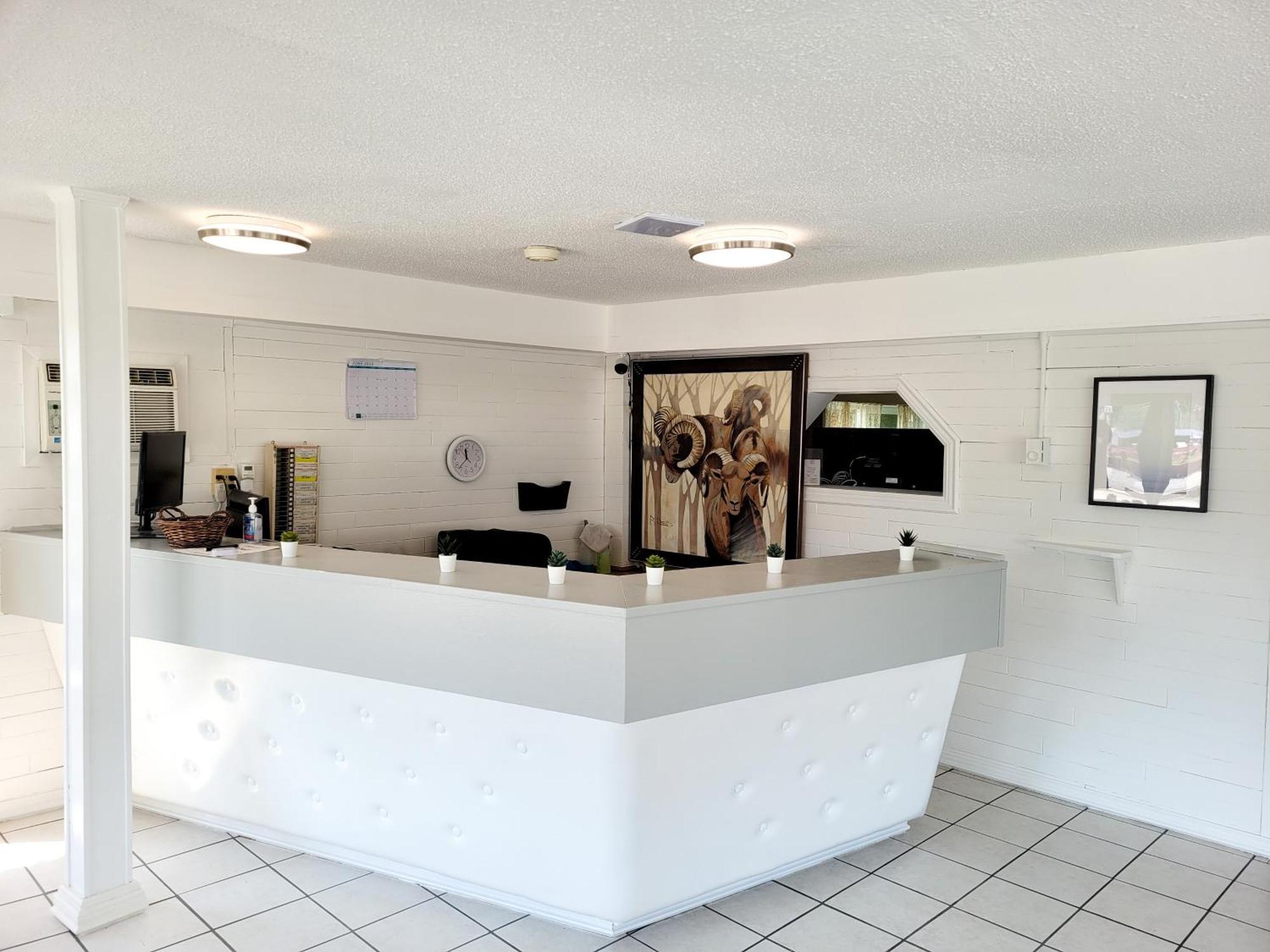 The Villager Inn Princeton Motel Extérieur photo